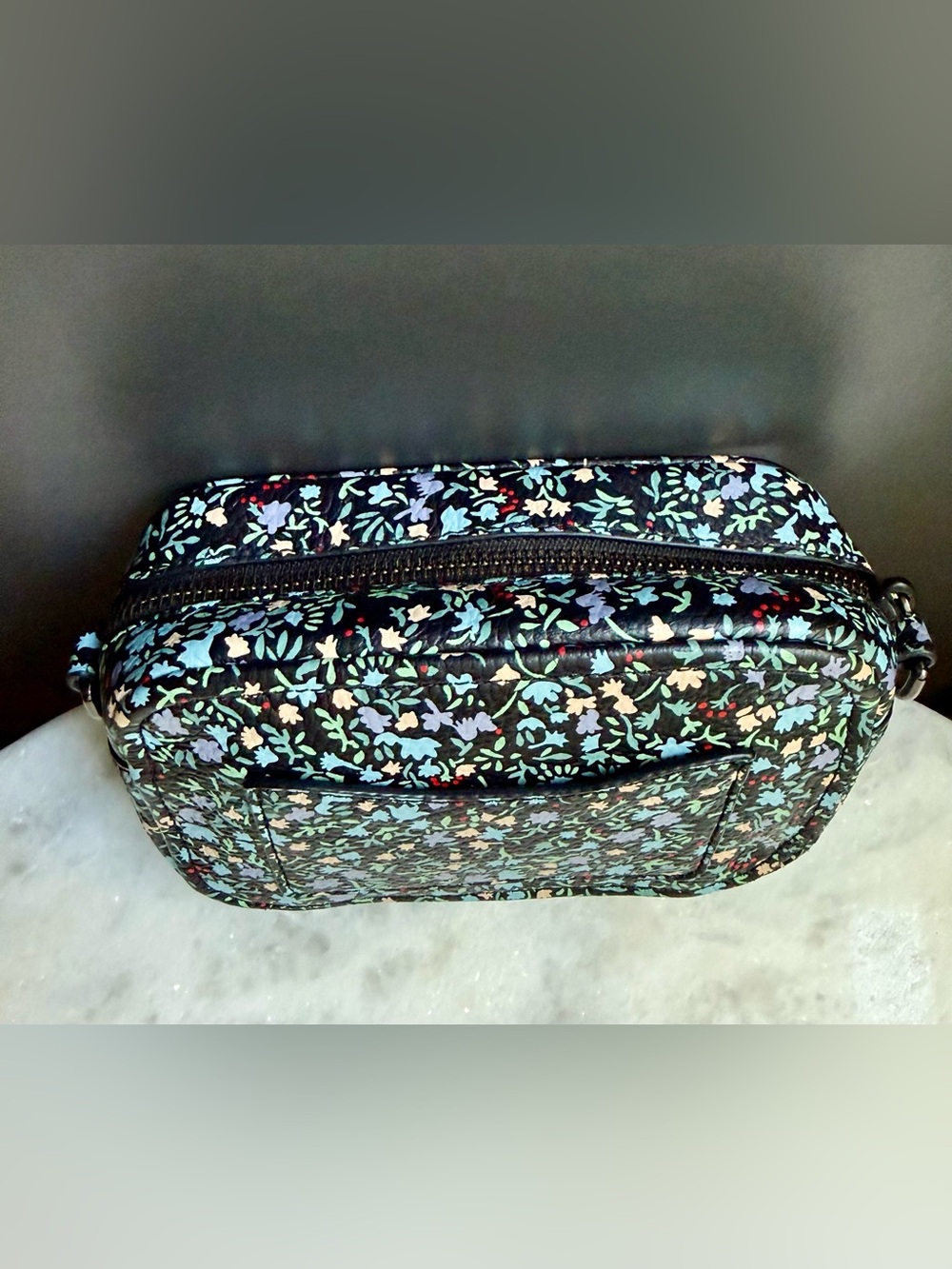 Marc Jacobs The Softshot 17 Crossbody Bag Ditsy Floral Black Leather EUC - Picture 8 of 13